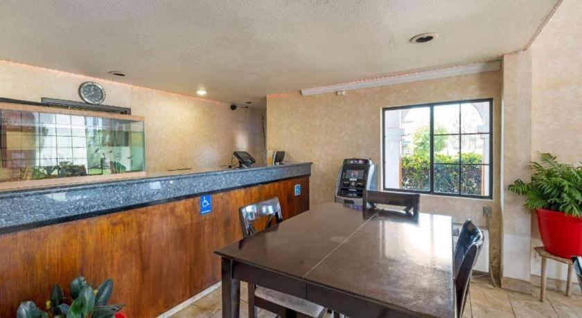 Econo Lodge Moreno Valley Eksteriør billede